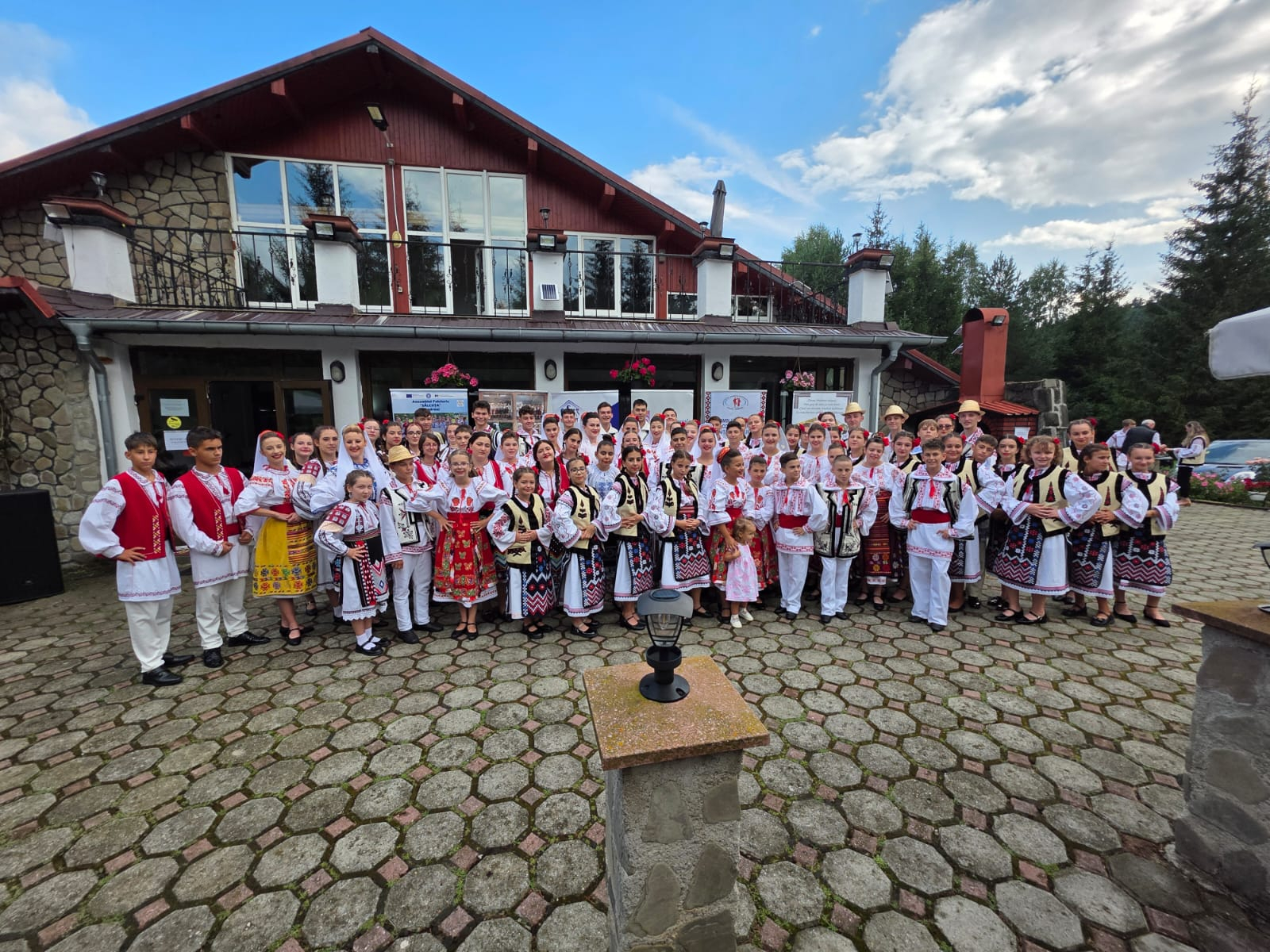 Gălățenii de la „Doina Covurluiului”, ambasadori ai tradiției la Tabăra Folclorică de la Cheia