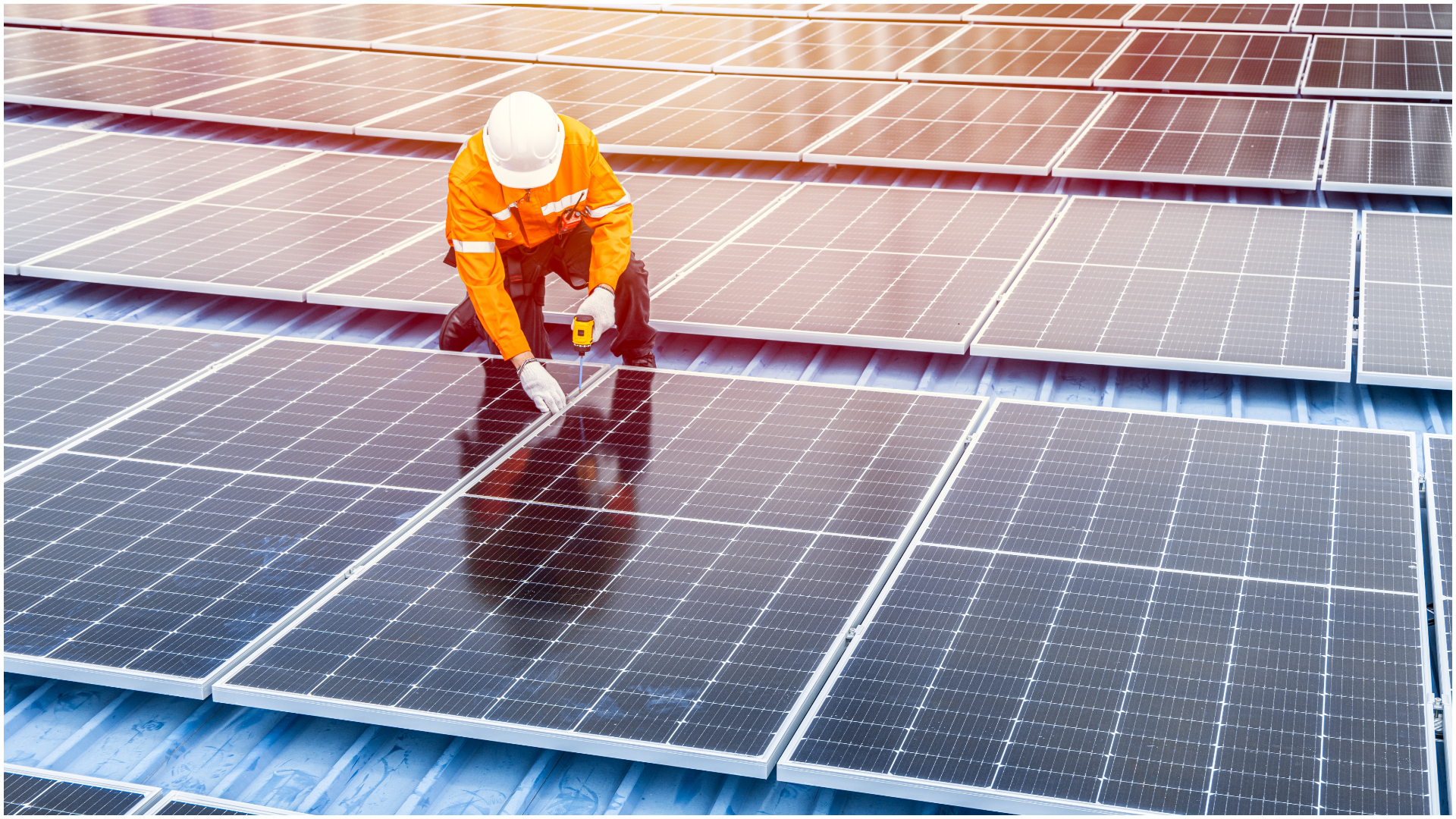 Prosumatorii cer eliminarea tarifului de transport la energia produsă local