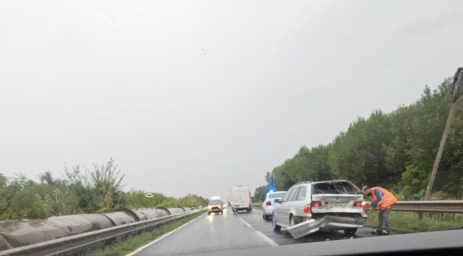 Tronsoane de drum blocate, din cauza accidentelor și a ploilor torențiale