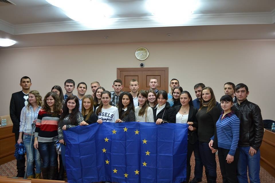 ALEGERI PARLAMENTARE în Republica Moldova/ STUDENŢII basarabeni din Galaţi, îndemnaţi SĂ VOTEZE