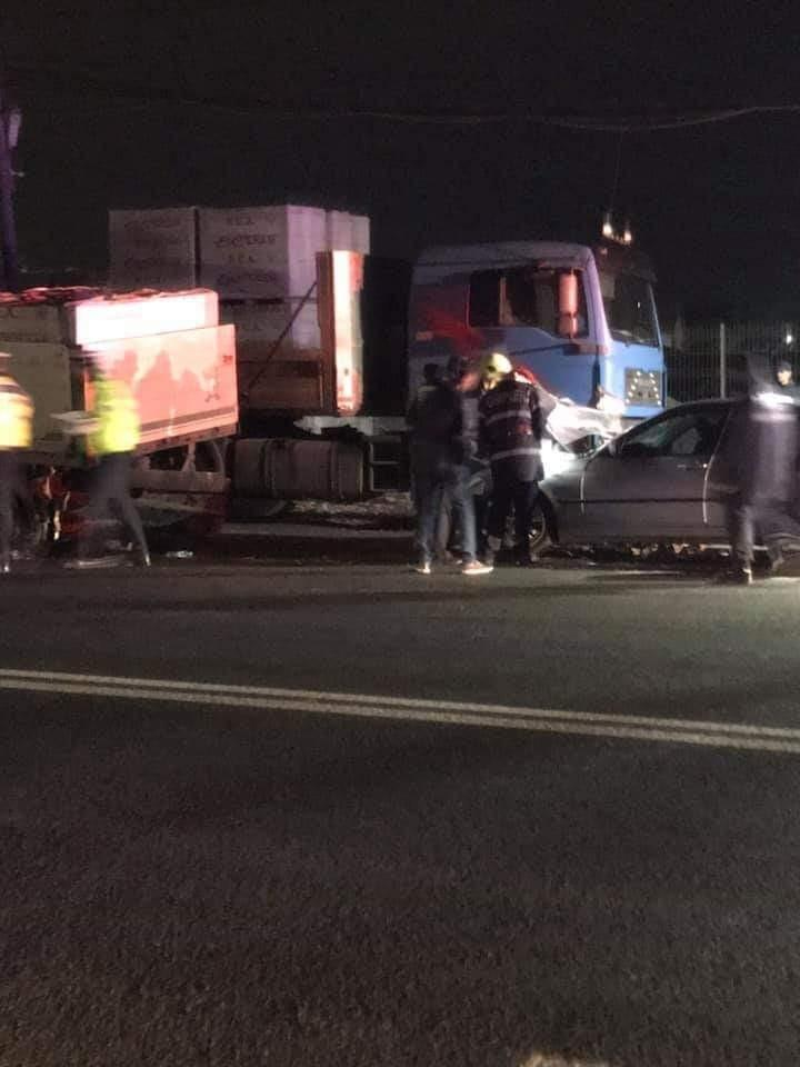 Patru persoane, dintre care două minore, rănite