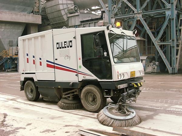 Evoluţia curăţeniei: Ecosal trece de la târnuri la mături mecanice