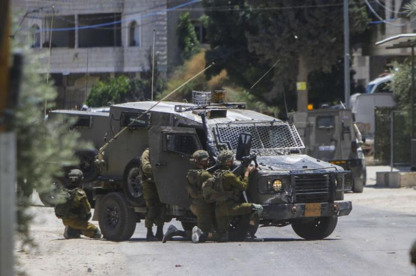 Raiduri de amploare ale forțelor israeliene în Cisiordania
