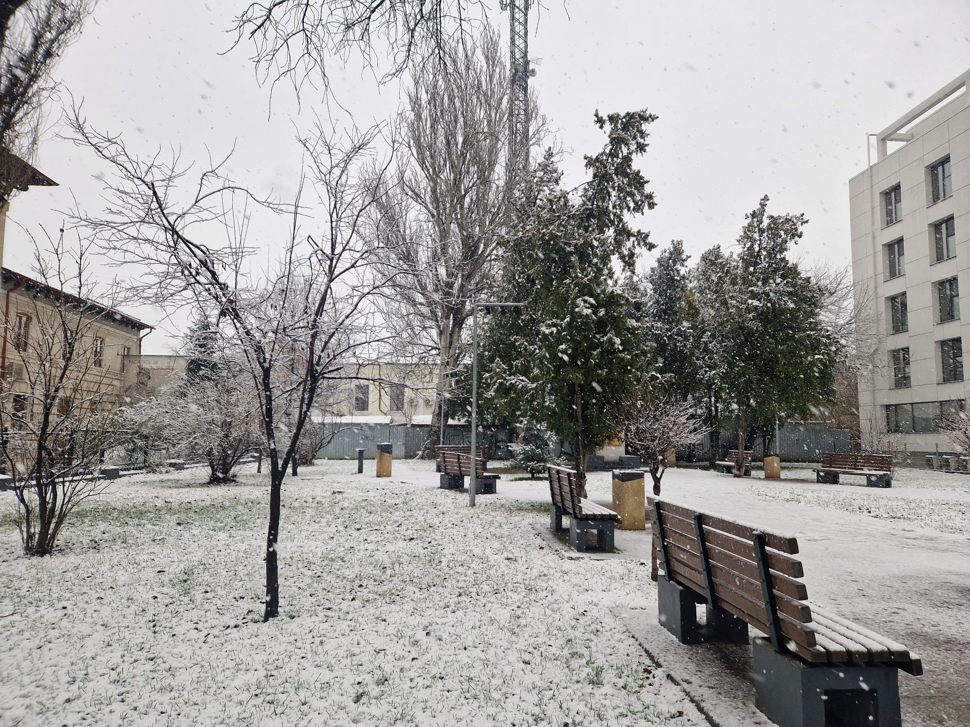 Meteo. Încălzire uşoară, dar şi şanse de lapoviţă