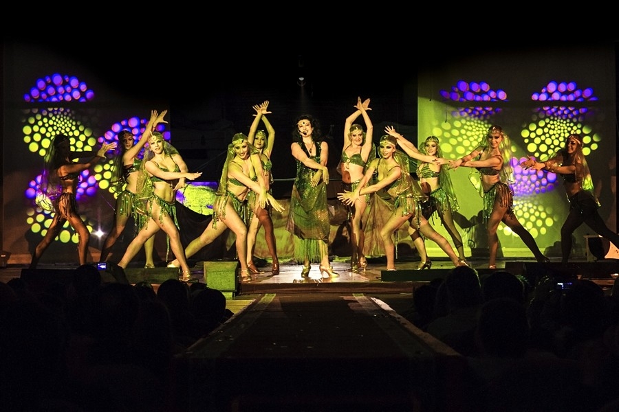 FESTIVALUL INTERNAŢIONAL "LEONARD" | Sâmbătă - un spectacol de revistă cu lipici la public