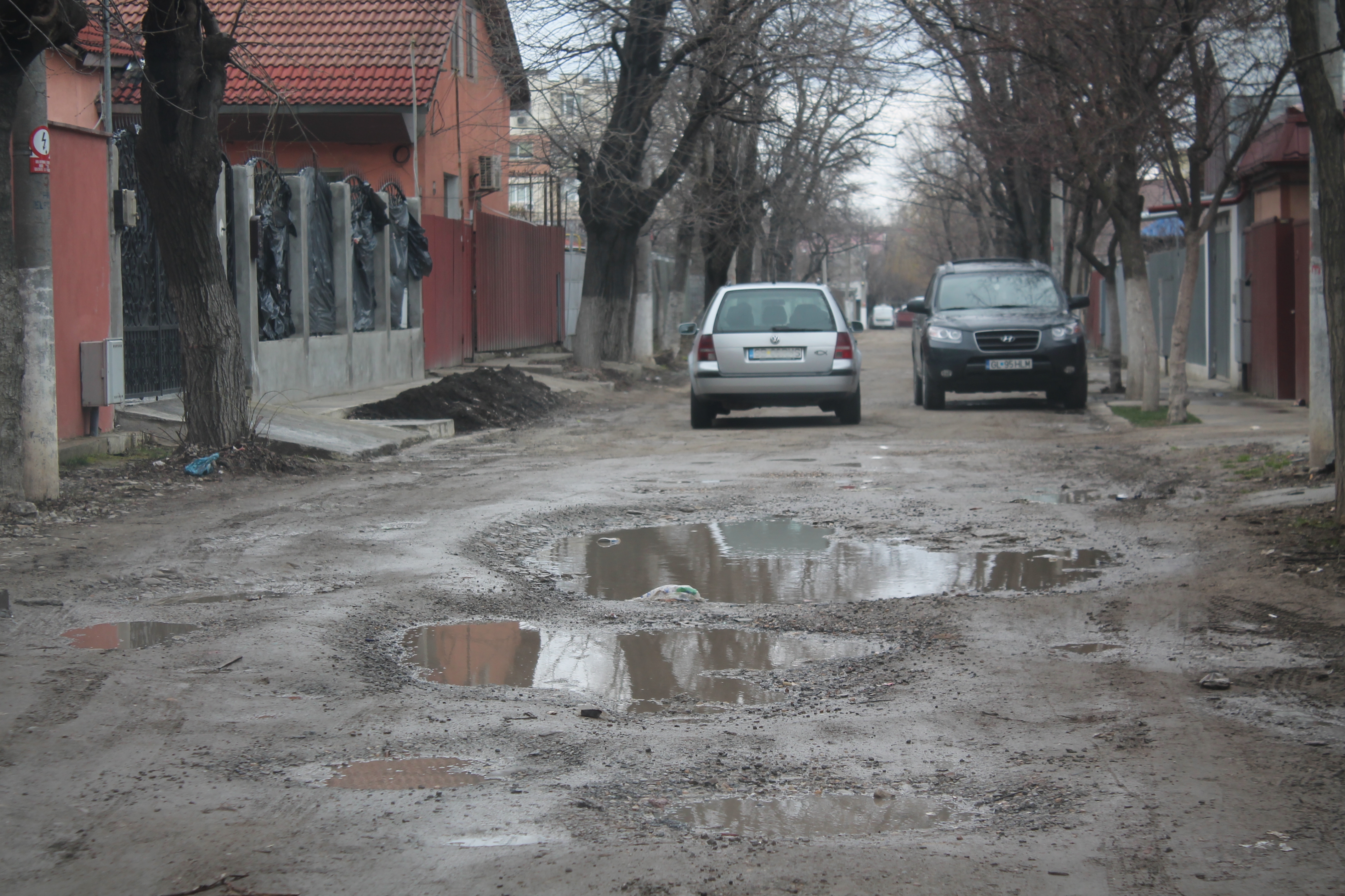 Strada din Galaţi care este un adevărat DRUM FORESTIER