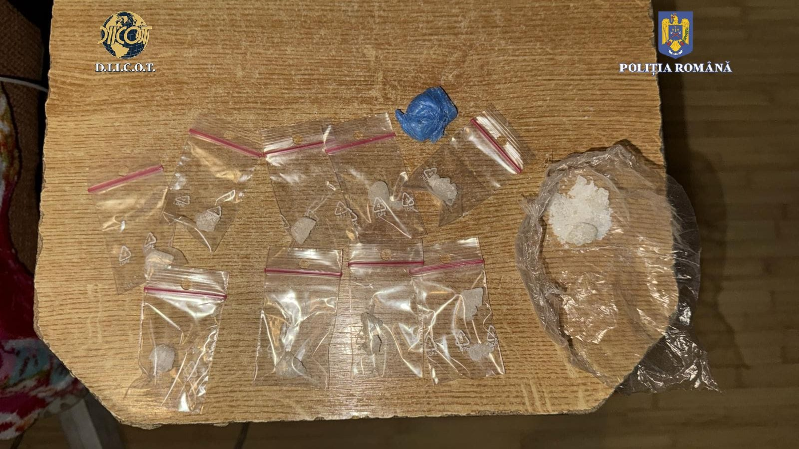 Trei traficanți de „droguri pentru toți” au fost arestați