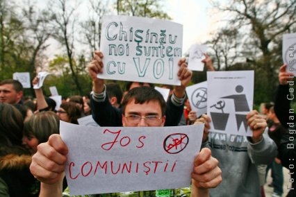 Protest spontan al studenţilor din Galaţi, în Grădina Publică