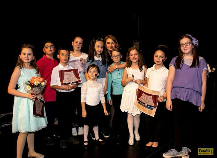 Miniaturile Oanei Preda şi ale prichindeilor ei cu lipici