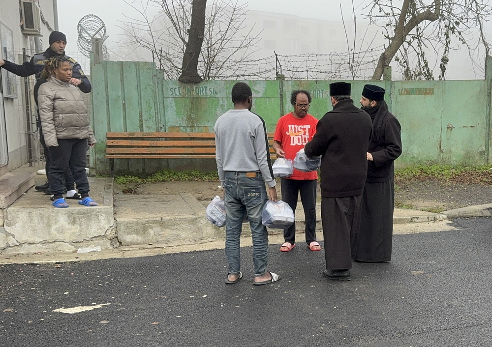 Daruri cu produse de Crăciun pentru refugiaţi