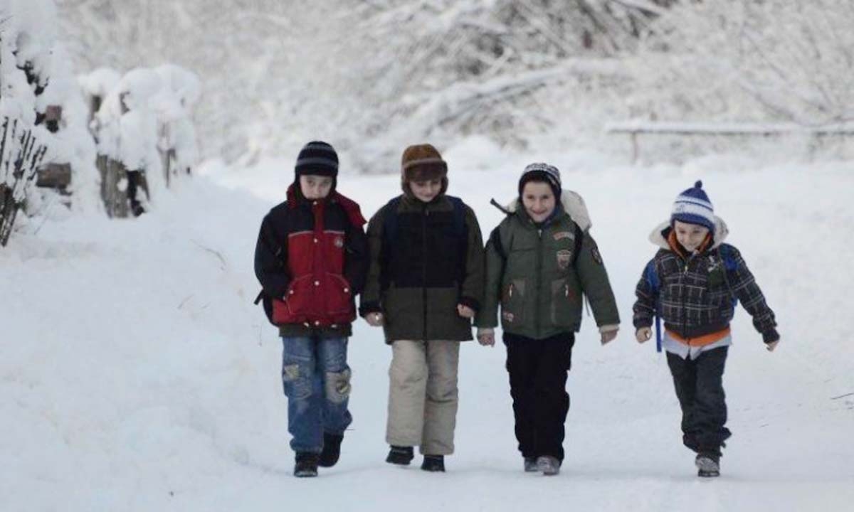 ŞCOLILE din municipiul Galaţi îşi reiau, miercuri, cursurile. În judeţ, VACANŢA continuă