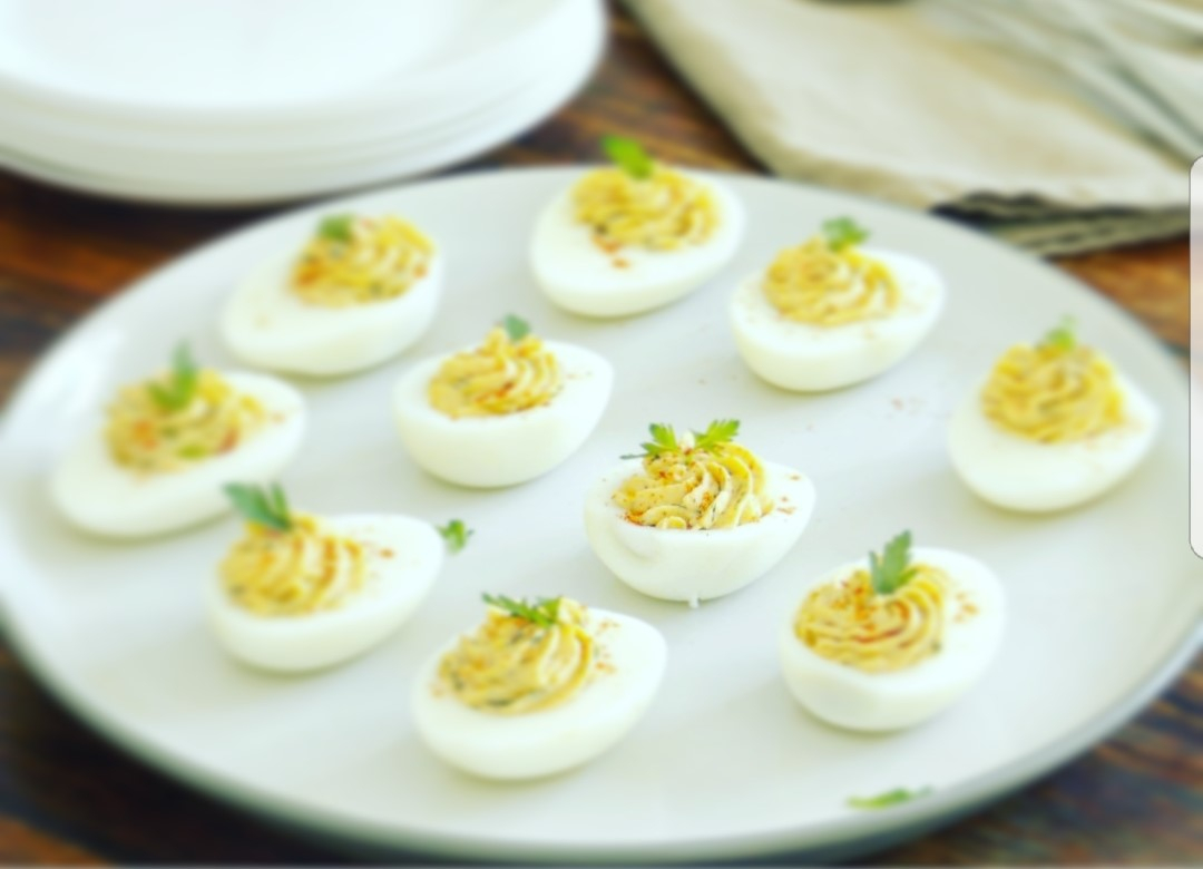 Ouă umplute, aperitiv perfect pentru masa de Crăciun