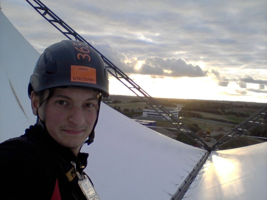 MODELE DE SUCCES/ Un inginer şef de promoţie montează scene în Danemarca