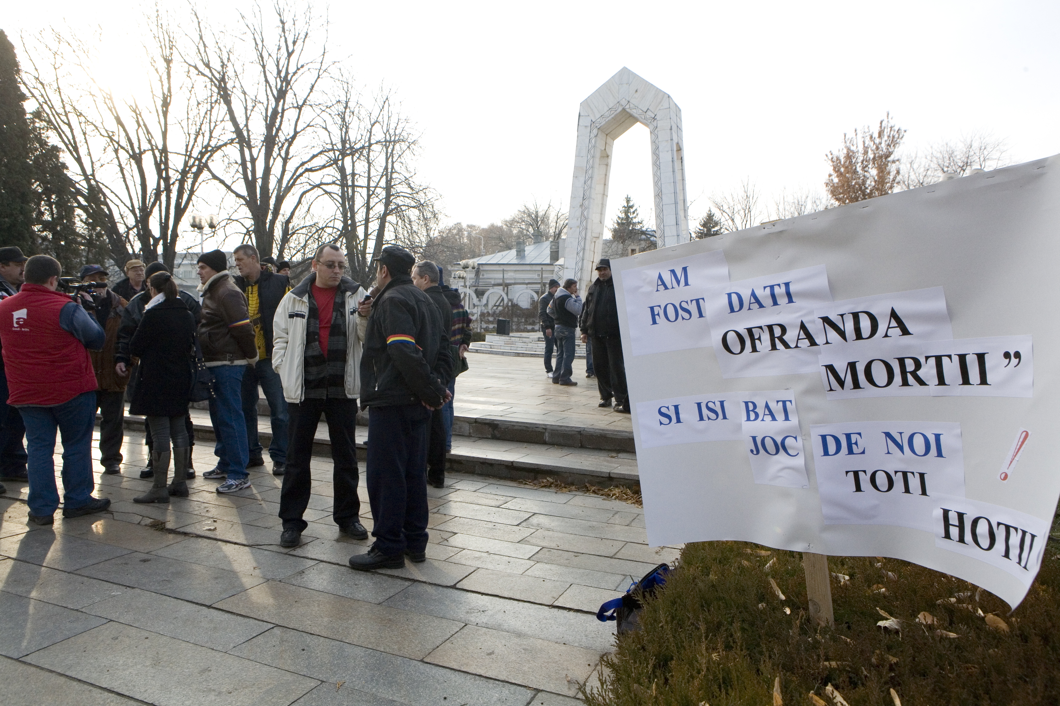 Revoluţionarii protestează zilnic 