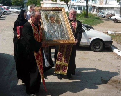 Astăzi şi duminică, hramul Adormirii Maicii Domnului