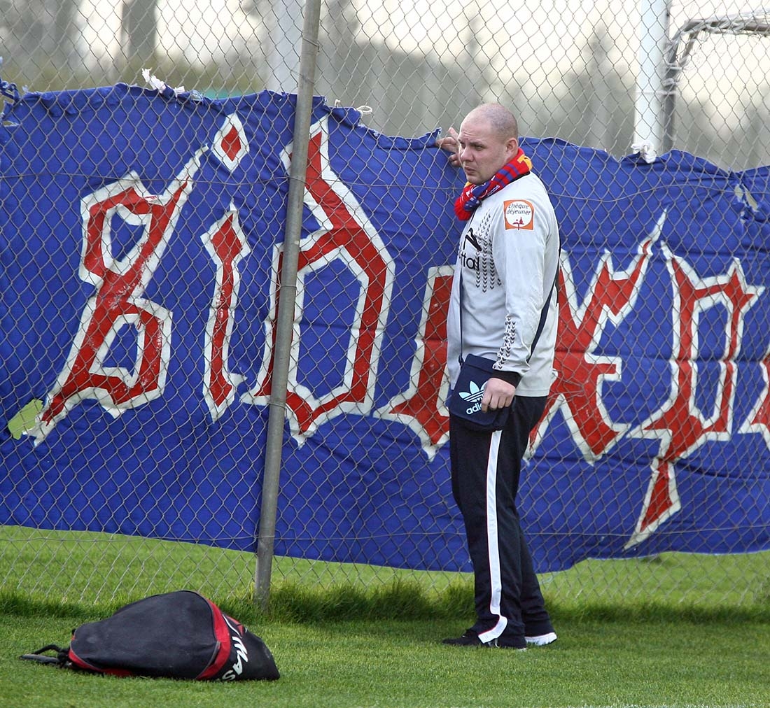 Cel mai tare suporter din lume! A mers zece kilometri prin nămeţi