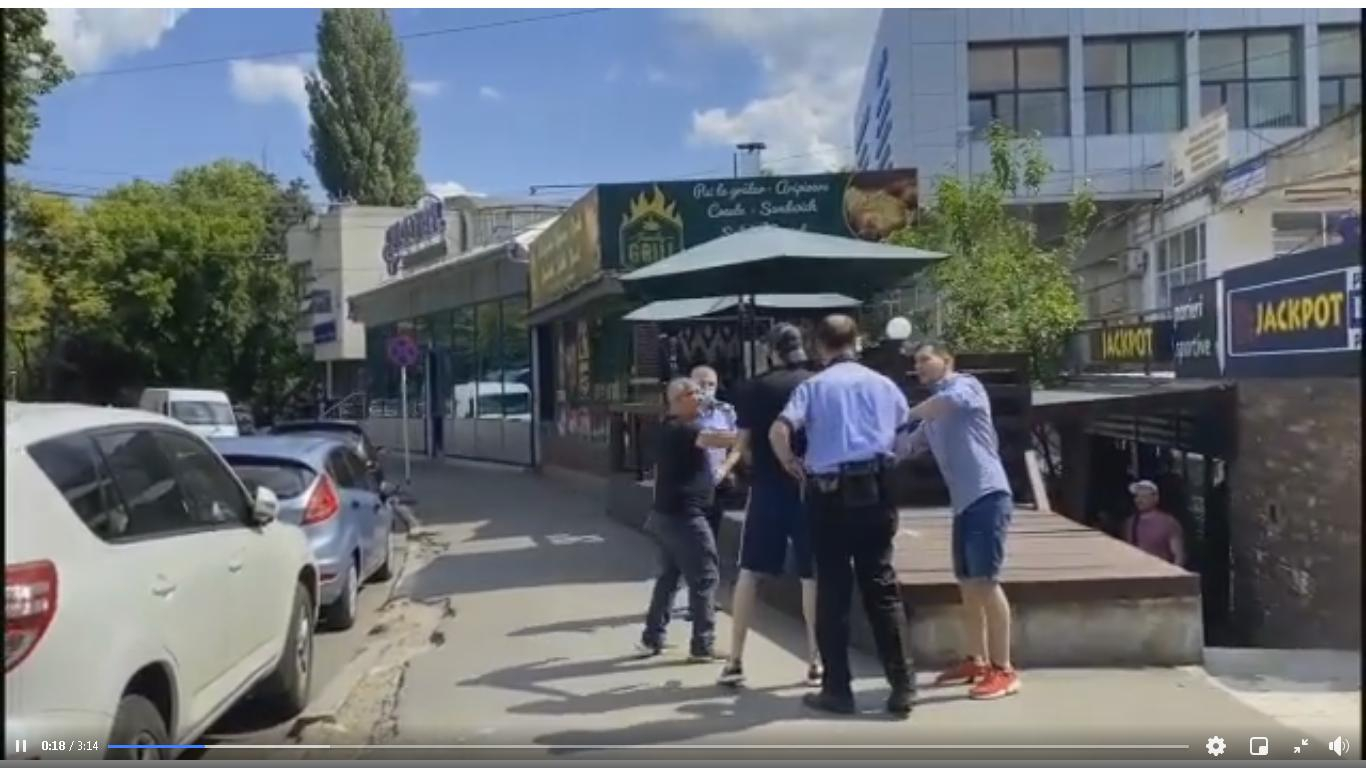 Reținut pentru că a agresat un polițist local