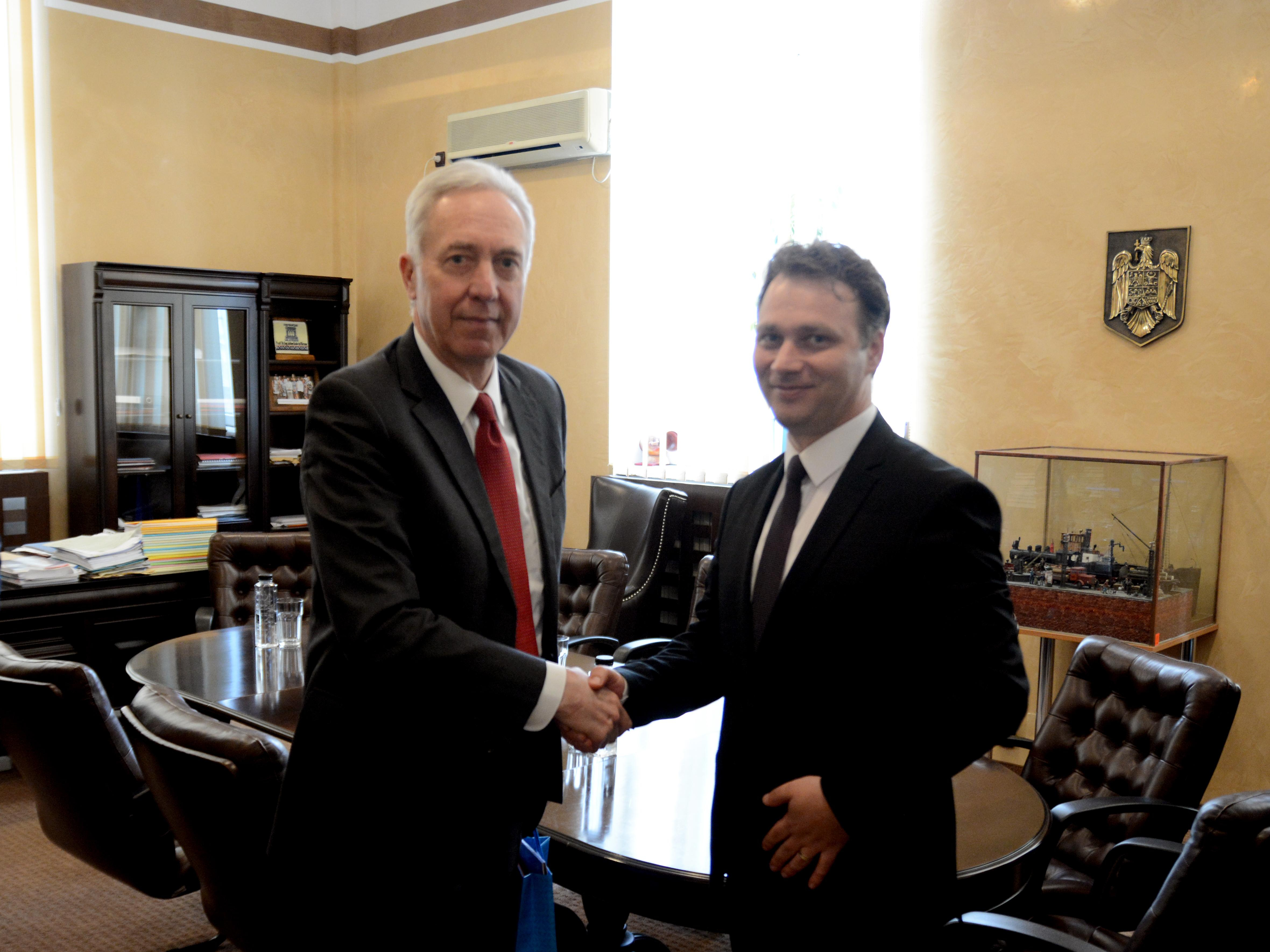 Ambasadorul S.U.A., la Universitate