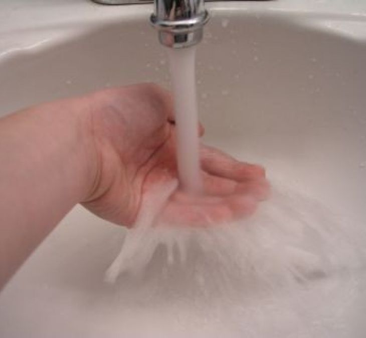 După duşurile reci făcute cadou de aleşi, gălăţenii primesc din nou APĂ CALDĂ