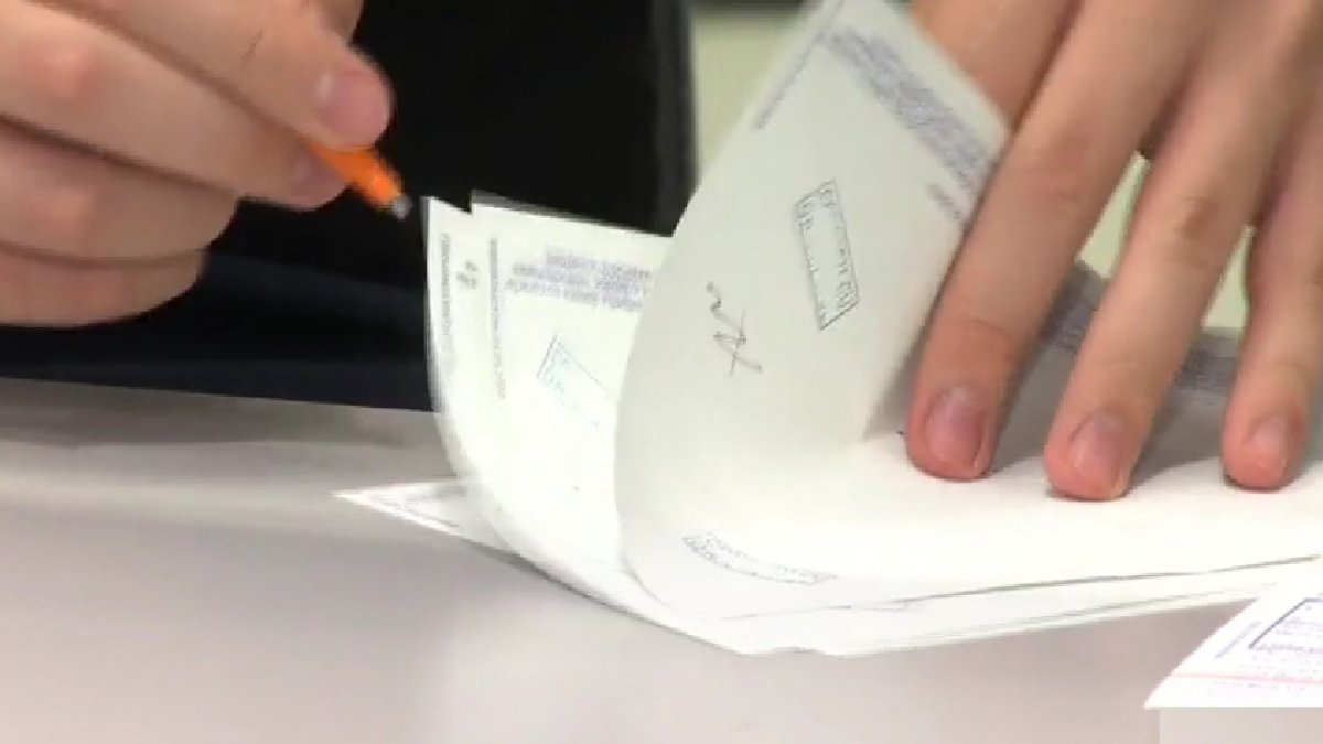 UPDATE. Gălățeni jefuiți cu cardul de consilierul de la bancă. Funcționara este anchetata în libertate