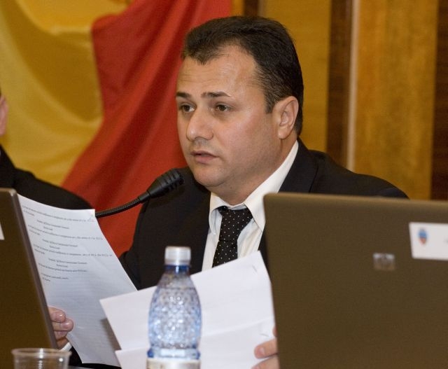 Trei pe loc. Picu Roman vrea să fie director la Cantina de Ajutor Social