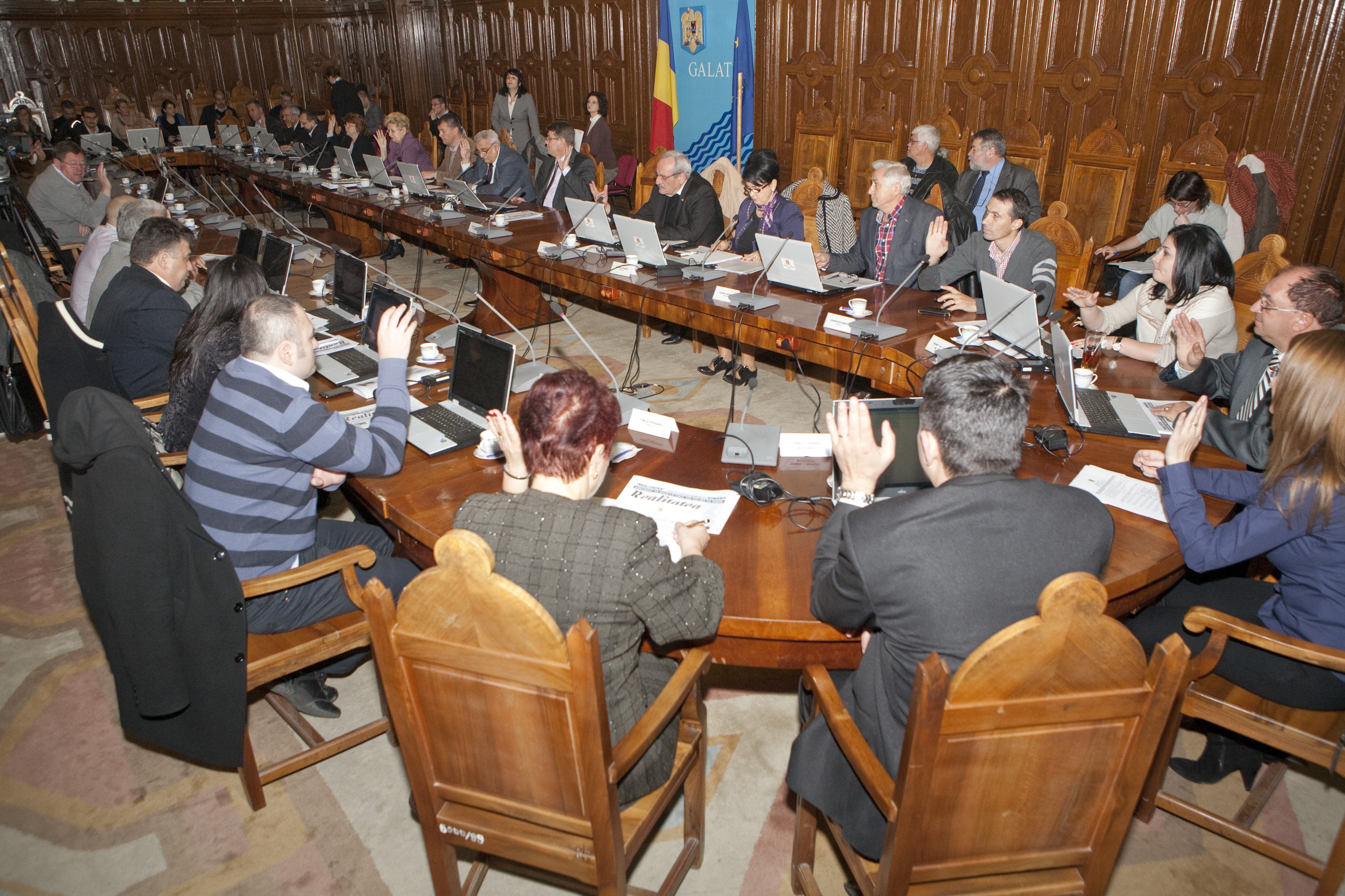 "Bifat" la toate proiectele de hotărâre: Bacalbaşa, supărat de abţinerile consilierilor