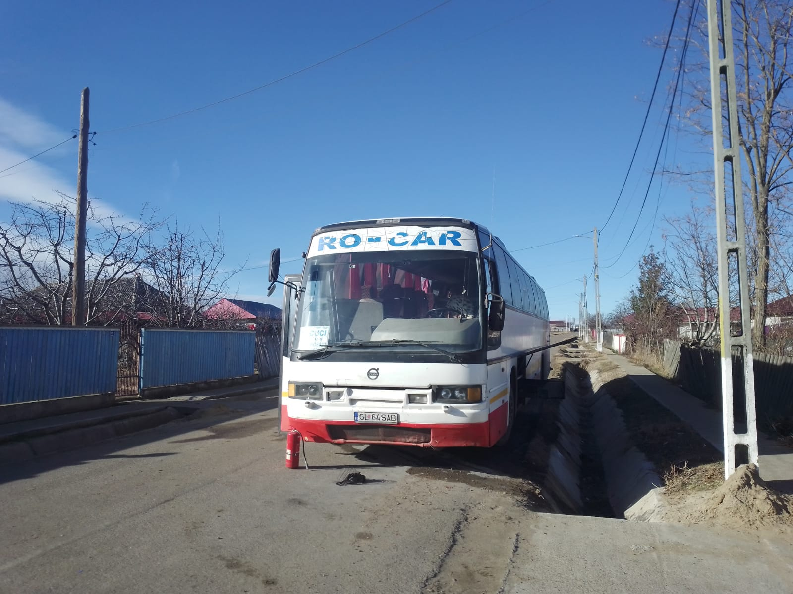 Un autobuz plin cu oameni a luat foc (VIDEO)