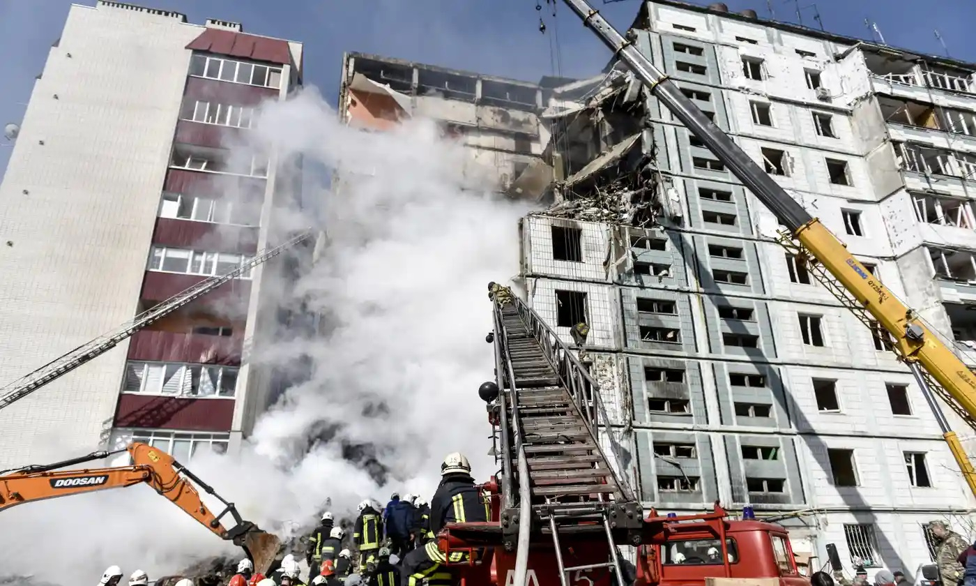 Cel puțin 16 persoane au murit într-un nou val de atacuri aeriene asupra Ucrainei