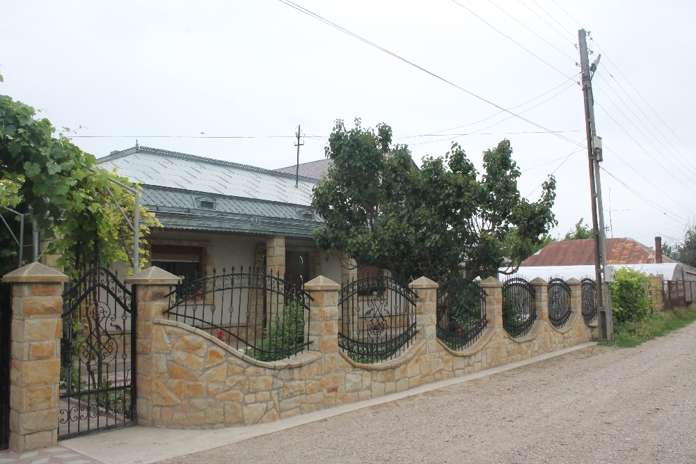 Casa părintească a unor oameni din Cosmeşti care ştiu să muncească