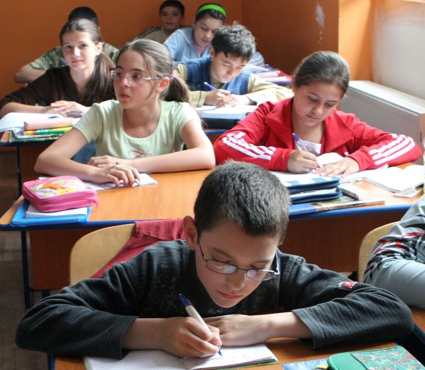 Doar o lună până la simularea evaluării naţionale la clasa a VIII-a/ Vezi calendarul pentru clasele a XI-a şi a XII-a