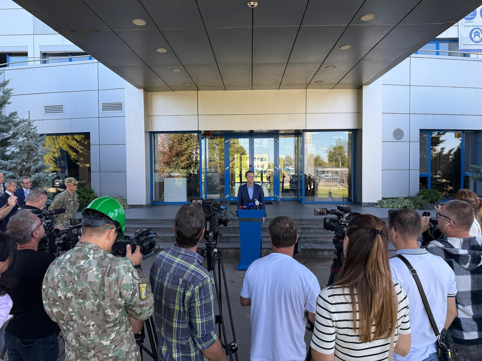 Miniștrii Apărării redescoperă, periodic, Șantierul Naval Damen Galați