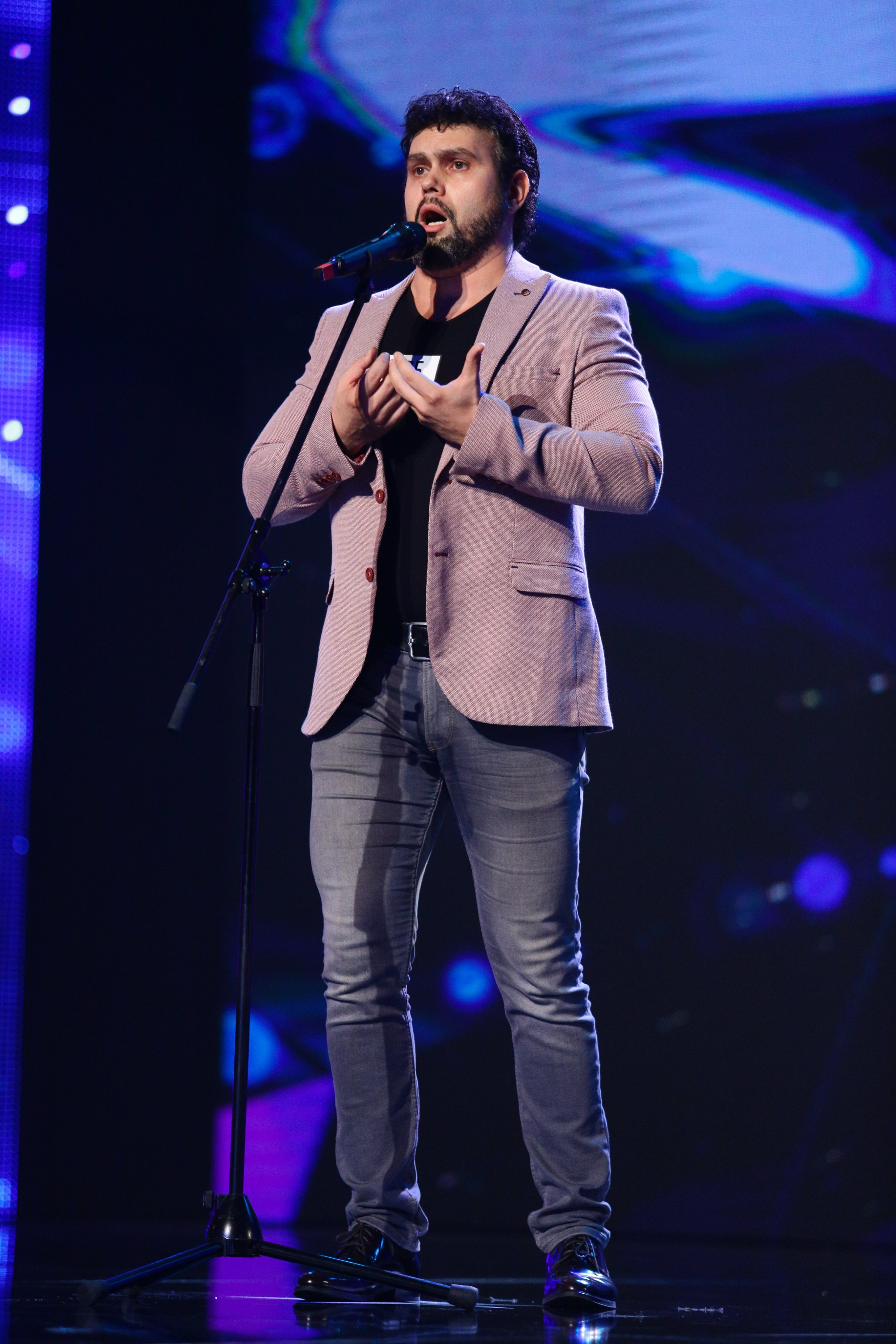 Fosta gardă de corp a lui Doroftei, Valentin Vasopol a ridicat publicul în picioare la Românii au talent (VIDEO)