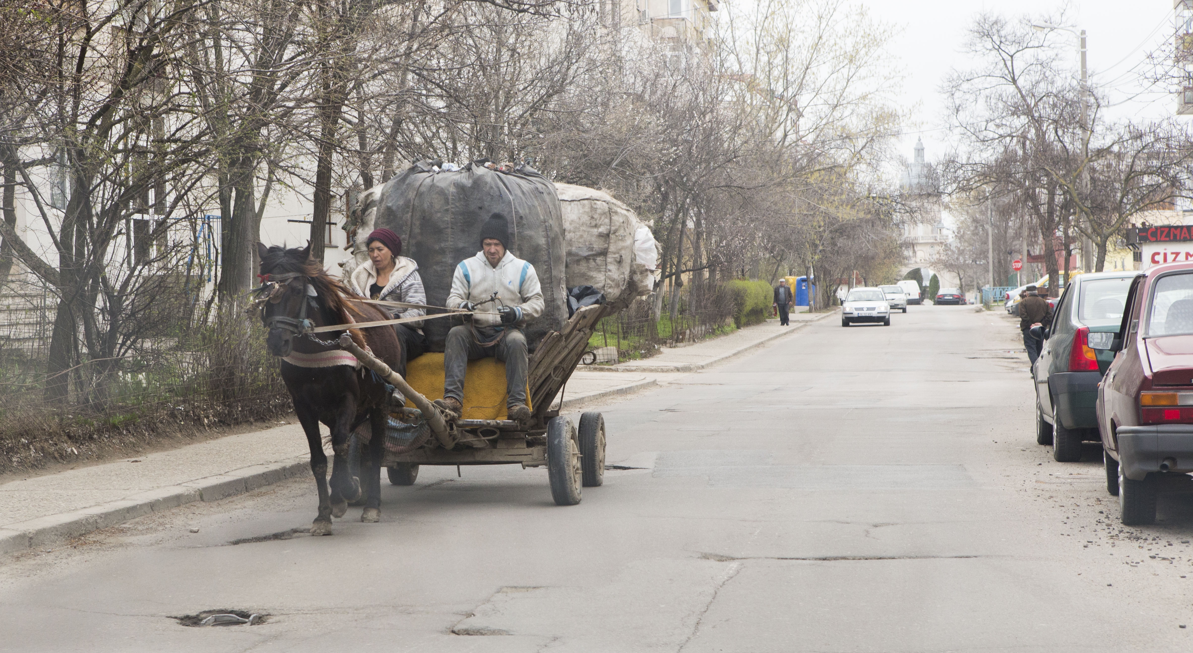 Micro 21, un cartier în care se trăieşte "mai rău ca în Evul Mediu" (FOTO)