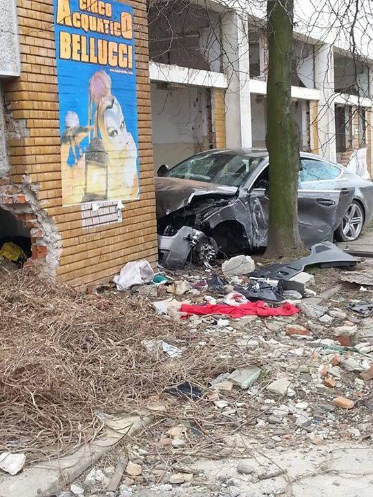 ACCIDENT TERIBIL pe Coşbuc! Un gălăţean şi-a DISTRUS LIMUZINA în ruinele de la Mehid