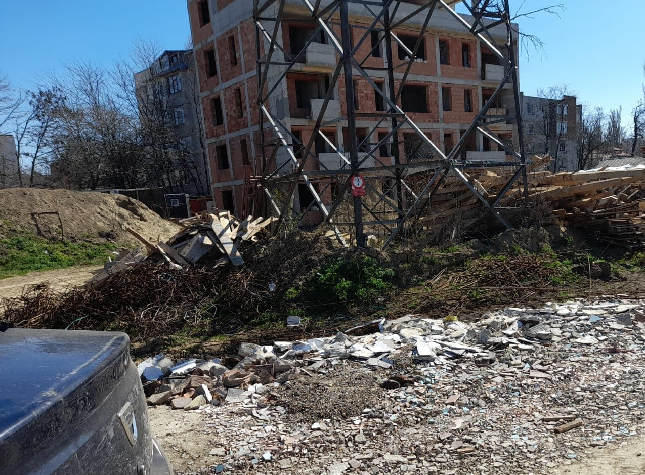 Șantier din Micro 17, amendat de Garda de Mediu