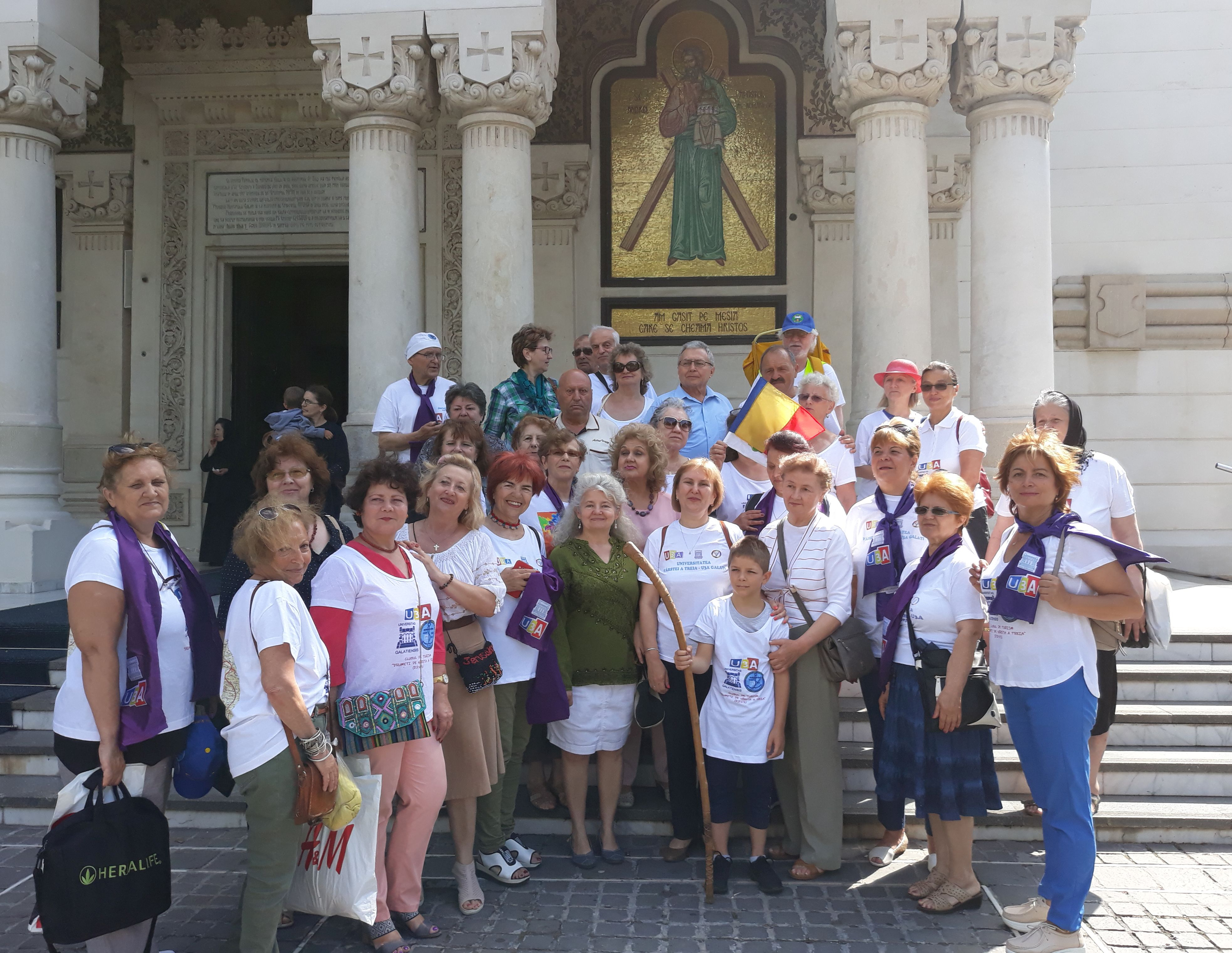 ”Il Camino” de România, pelerinaj U3A până la Mănăstirea Putna. Sute de kilometri parcurşi pe jos de absolvenţii seniori