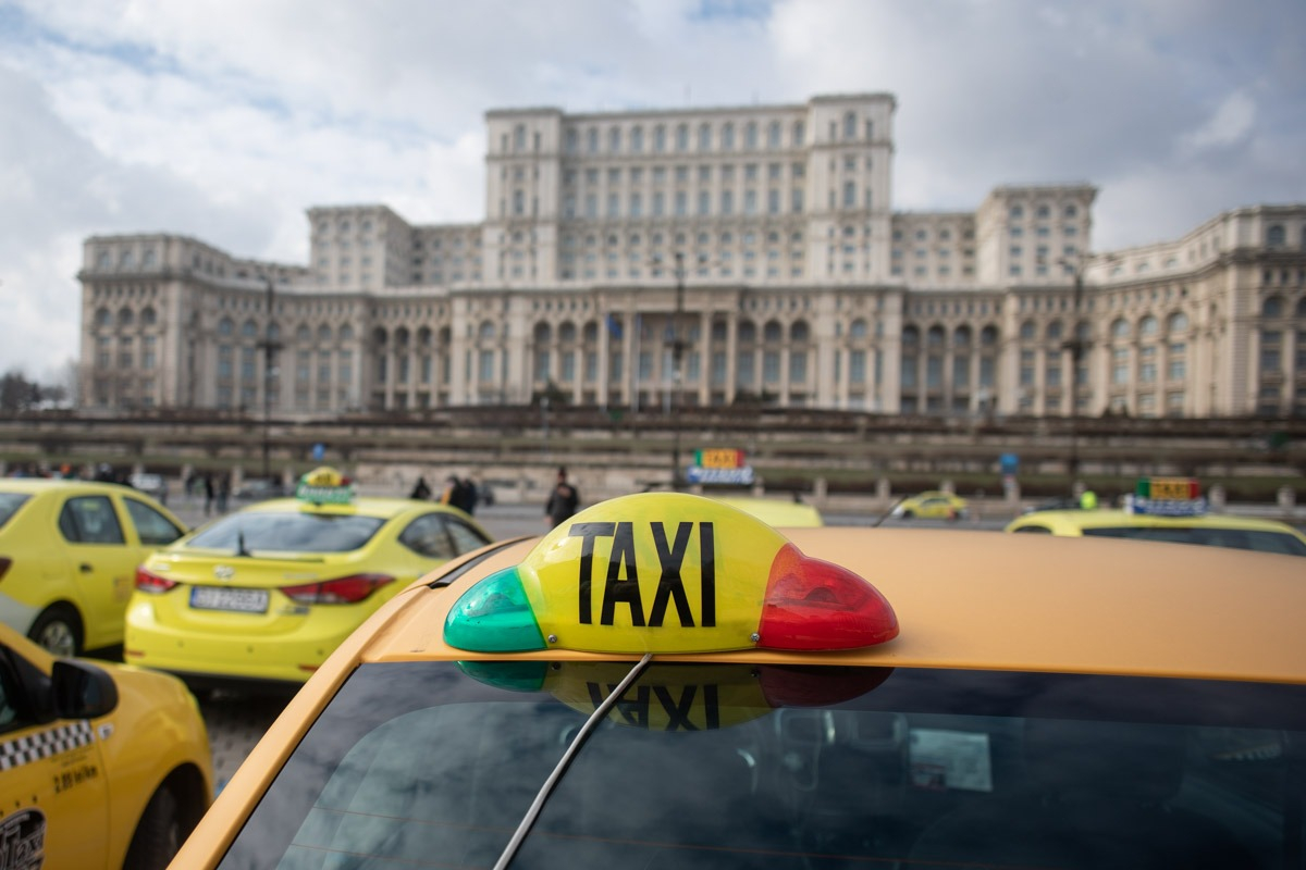 4.000 de taxiuri vor "încurca" Piața Constituției