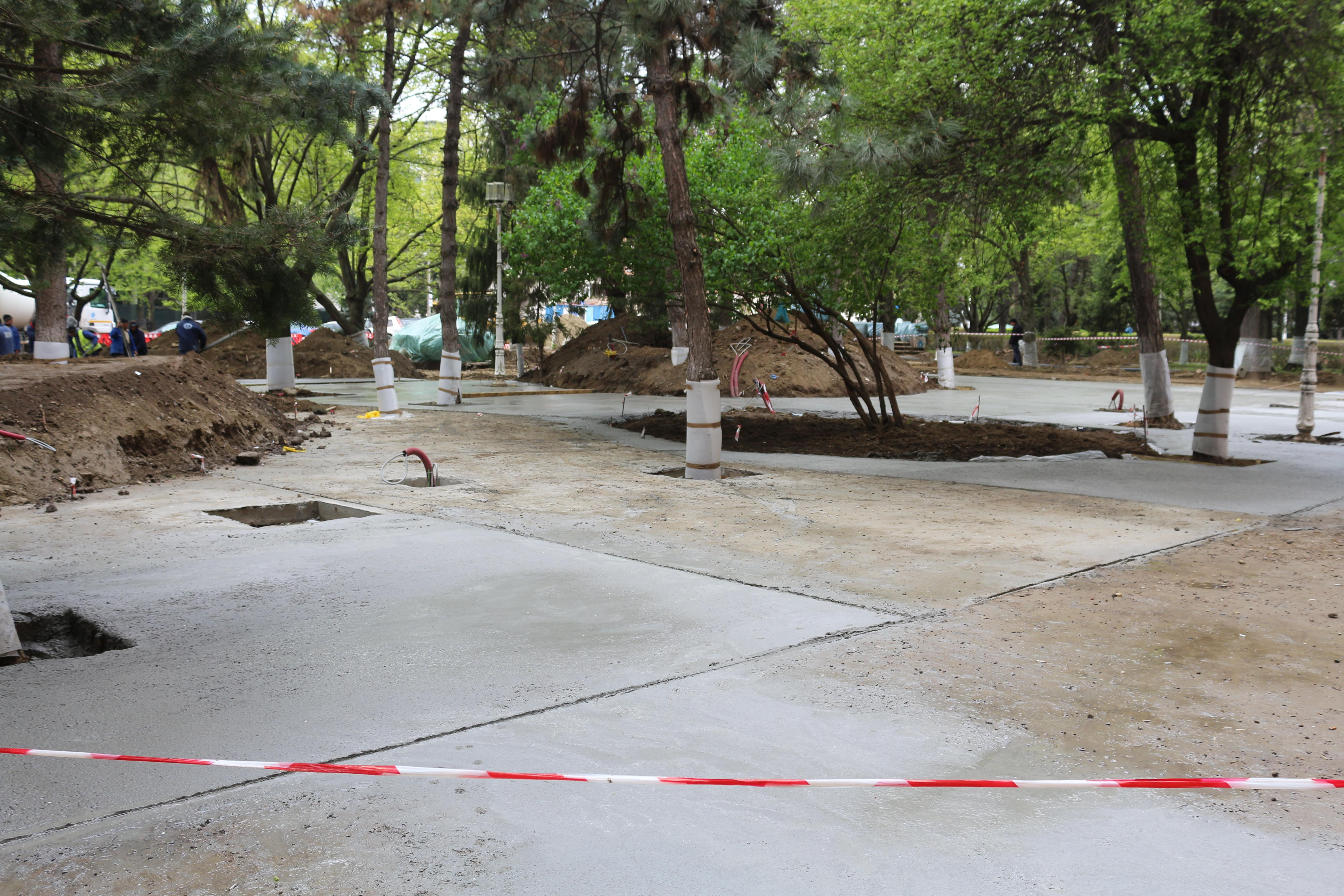 Jumătate din spaţiul verde de la Spicu a dispărut (FOTO)