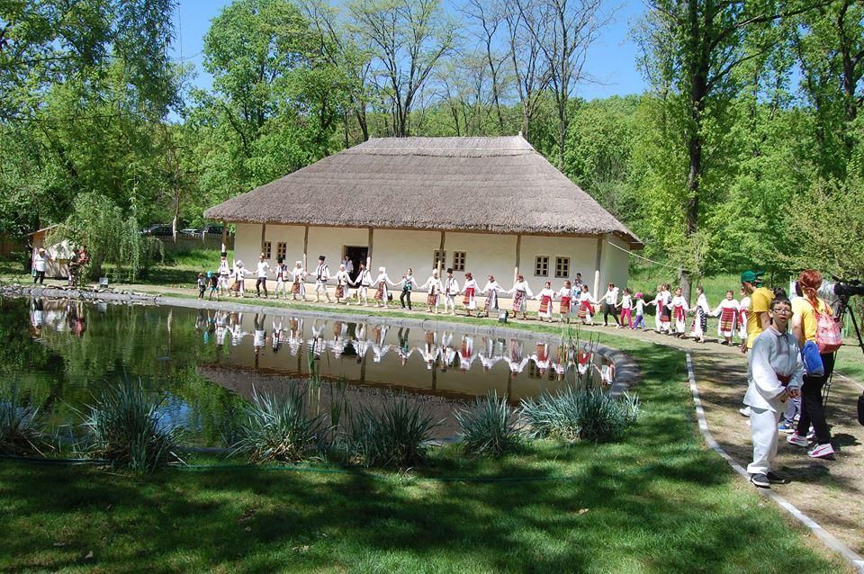 Sunteţi aşteptaţi la MUZEUL SATULUI de la Gârboavele
