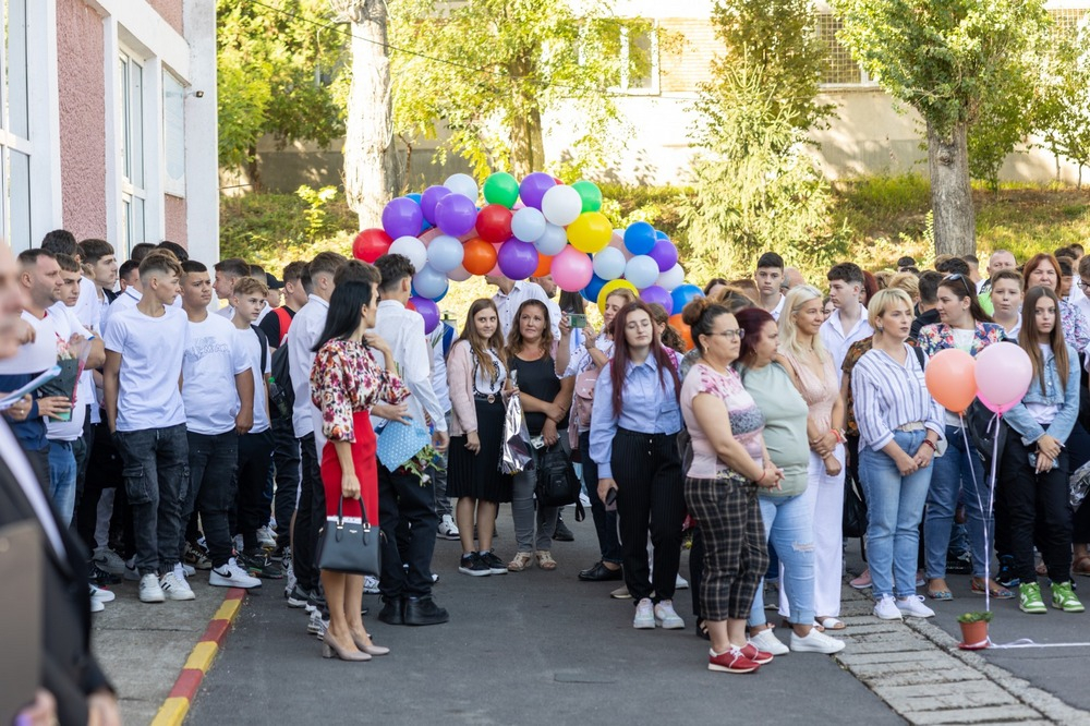 Început de an școlar cu emoții și speranțe. Elevii s-au întors la cursuri (Foto/Video)