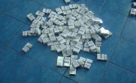 VIDEO Un contrabandist şi-a "pierdut" Mercedesul în vamă pentru 130 de pachete de ţigări