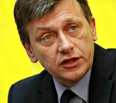 Crin Antonescu: Luni seara sau marţi, avem fie Guvern USL, fie guvern ilegitim şi noi îi cerem demisia