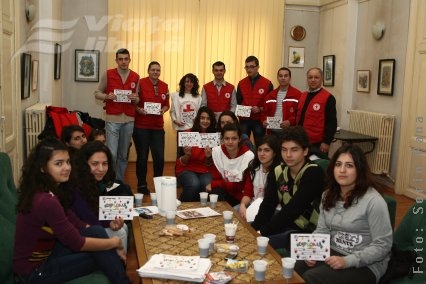 Voluntari premiaţi de ziua lor 