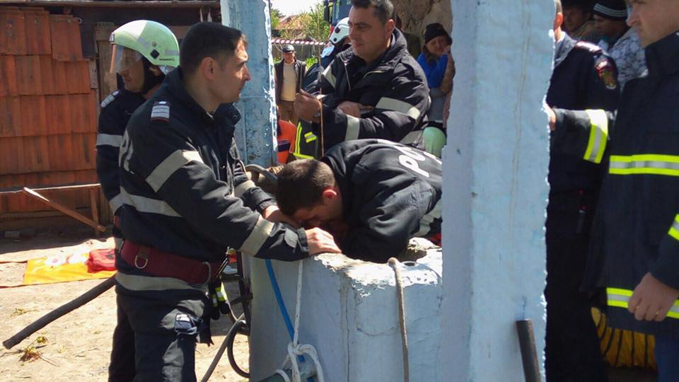 Un copil care a CĂZUT într-un PUȚ de 16 metri, SALVAT după aproape 11 ore