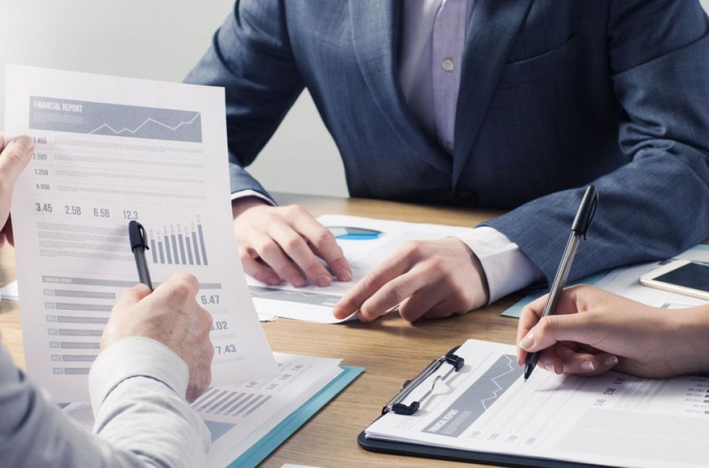 La Galați mor de două ori mai multe firme decât în Brăila