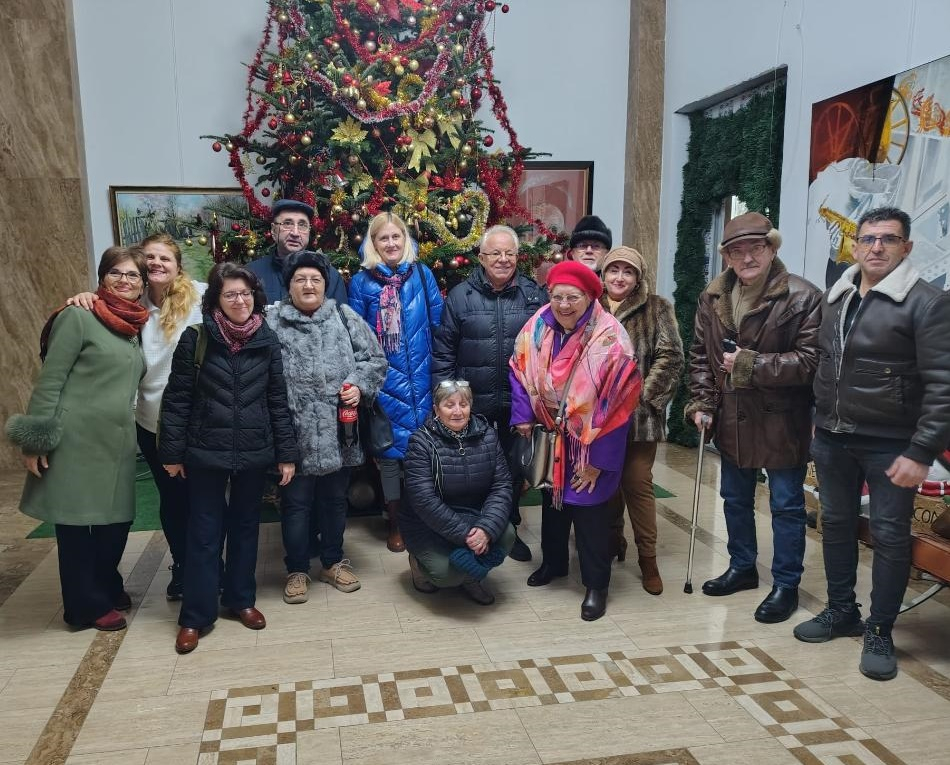 La mulţi ani, "Noduri şi Semne", la mulţi ani, români!