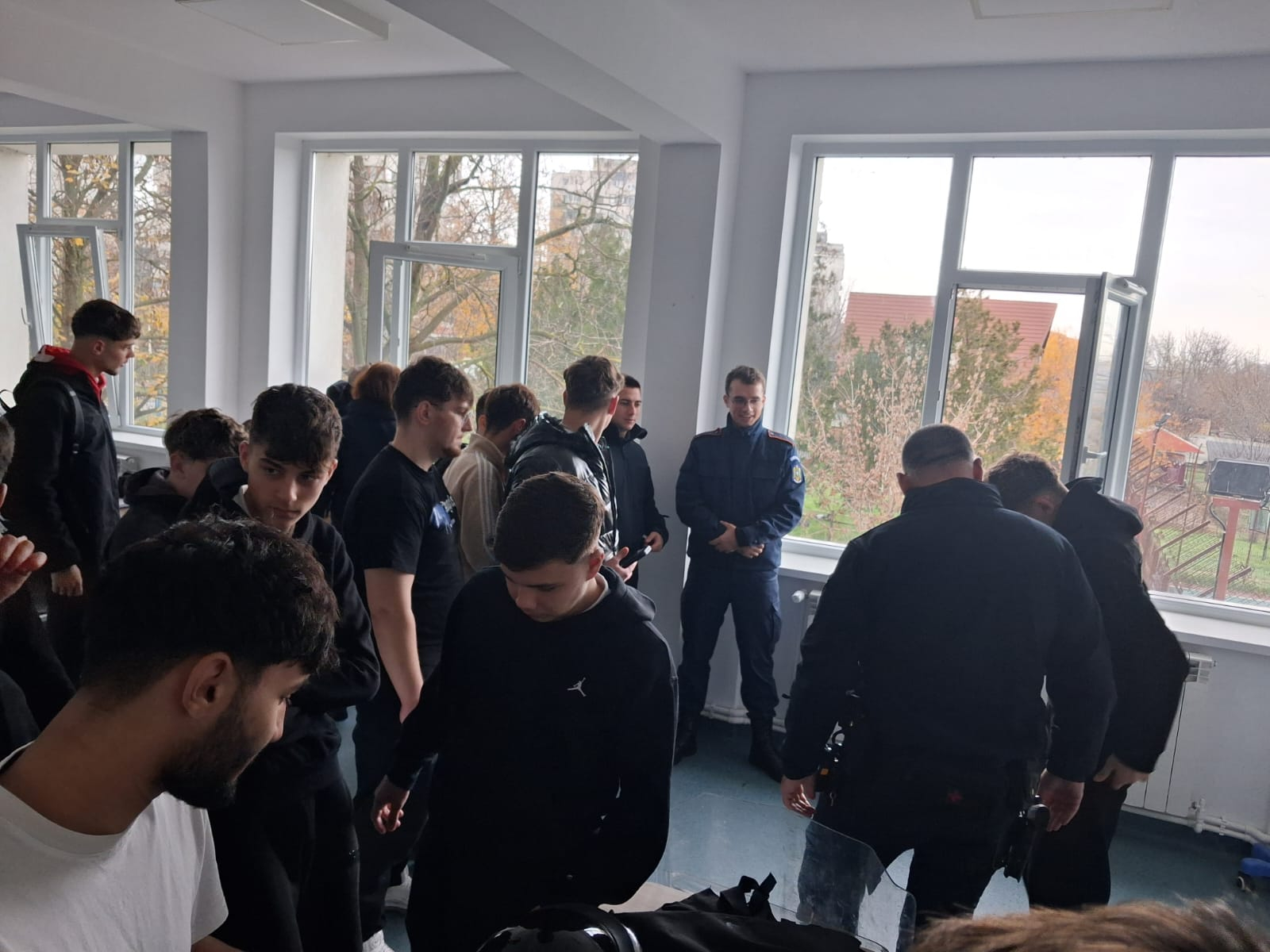 Jandarmii, lecție de prevenire la Liceul Sportiv