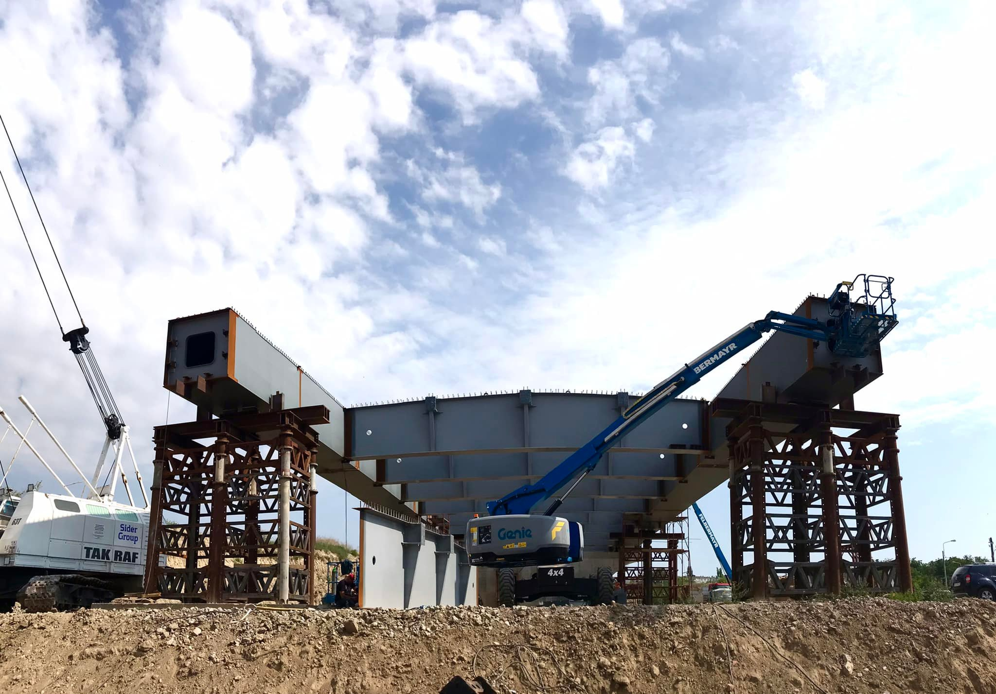 Dragi gălățeni, unde ni-i șoseaua suspendată?