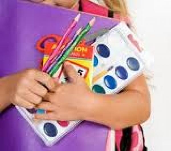 S-a încheiat licitaţia pentru rechizitele gratuite