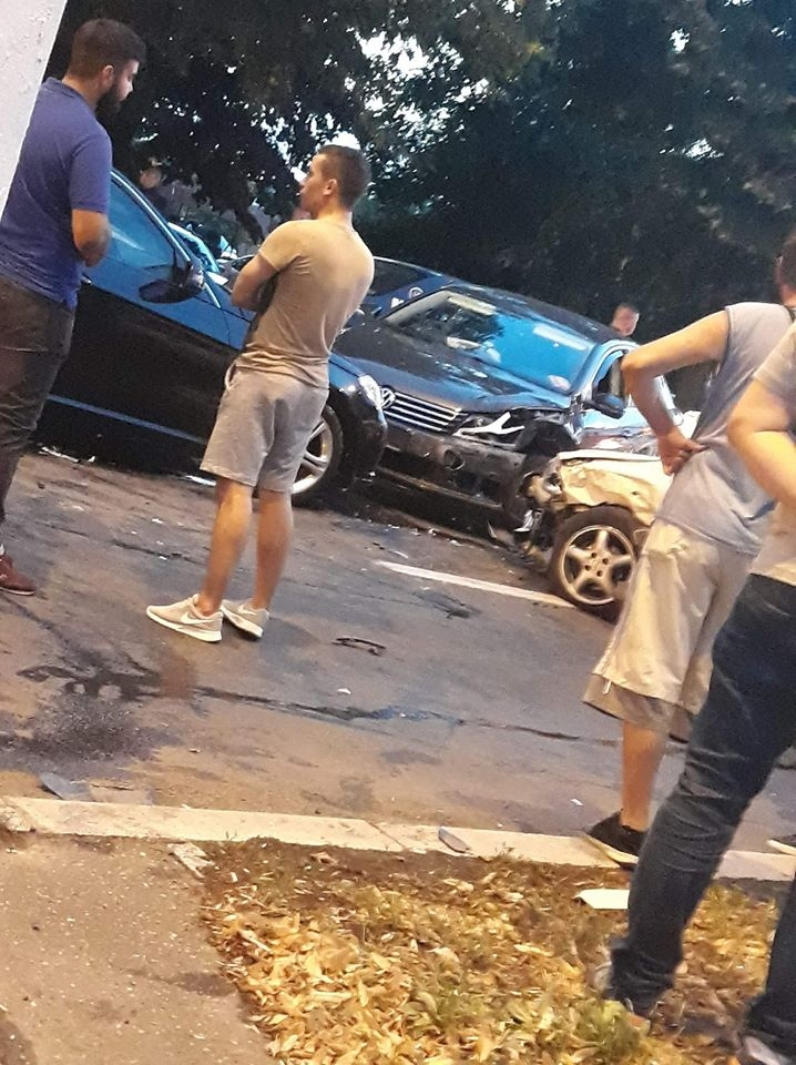 Maşina unui poliţist, implicată într-un accident rutier